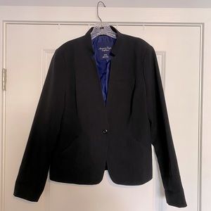 American Eagle Women’s Blazer in Black - M